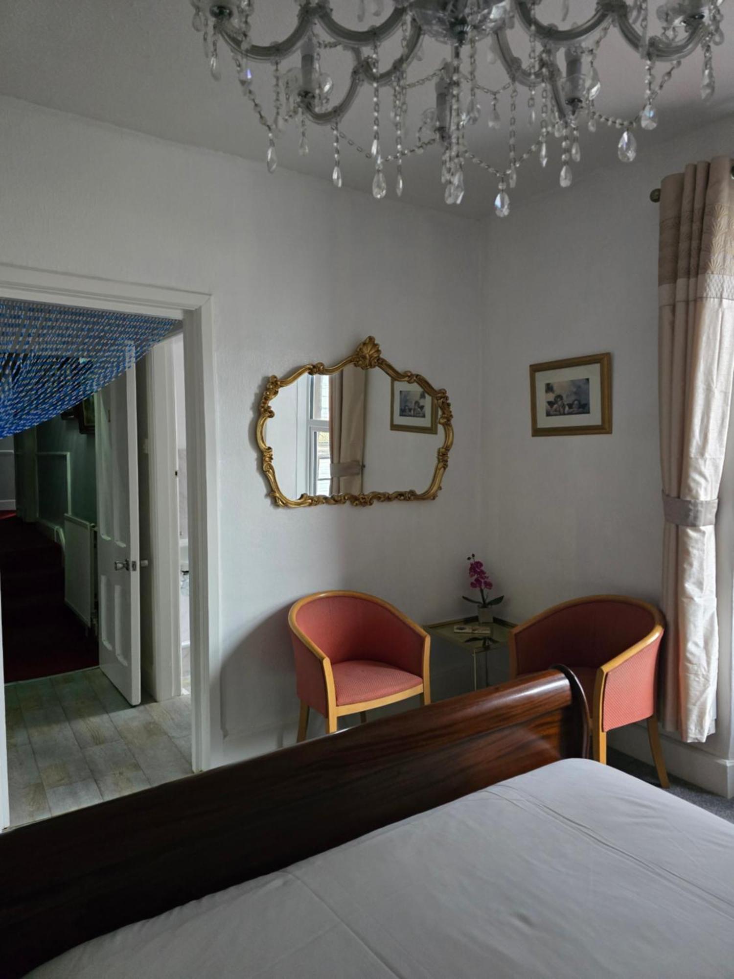 ברמאות' Bluebells Guest House מראה חיצוני תמונה