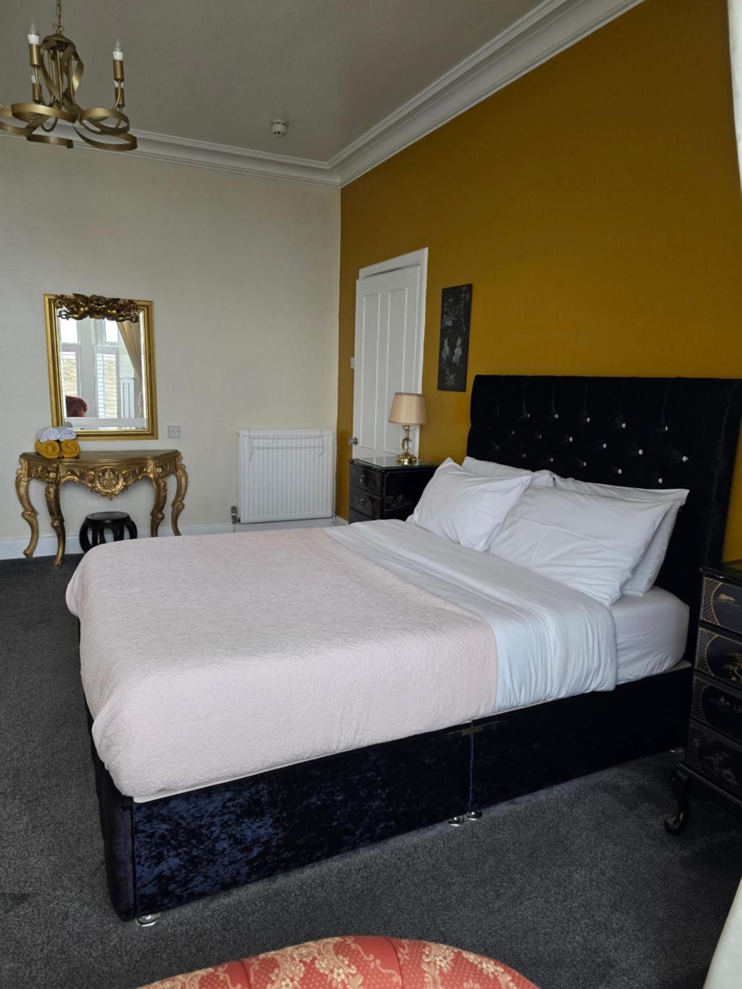 ברמאות' Bluebells Guest House מראה חיצוני תמונה